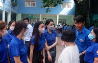 Sinh viên Lào và Campuchia xúc động khi ăn cơm cùng gia đình người Việt Nam