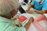 Đăng ký thường trú cho cháu vào nhà ông nội, được không?