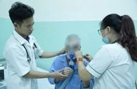 7 tháng liên tiếp ngủ ngồi vì hội chứng ngưng thở tắc nghẽn khi ngủ