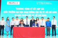Báo Pháp Luật TP.HCM và Trường Đại học Giao thông vận tải TP.HCM ký kết hợp tác