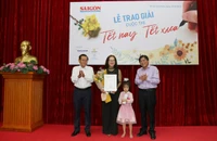Báo Sài Gòn Giải Phóng trao giải cuộc thi 'Tết nay-Tết xưa' 