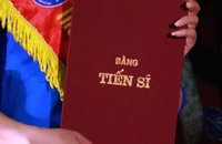 Theo Thông tư số 08/2017, để có bằng tiến sĩ, người có bằng tốt nghiệp đại học được đào tạo trong 4 năm. Trường hợp đặc biệt thì được rút ngắn thời gian đào tạo. Việc rút ngắn trong thời gian bao lâu thuộc thẩm quyền của thủ trưởng cơ sở đào tạo và không có quy định định lượng cụ thể