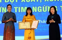 Nữ điều dưỡng cấp cứu bé sơ sinh trên xe taxi được tôn vinh điều dưỡng tiêu biểu chống dịch