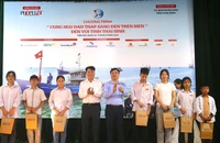 'Cùng ngư dân thắp sáng đèn trên biển' là chương trình có giá trị nhân văn lớn