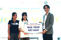 Trao nhiều suất học bổng, 'chắp cánh ước mơ' cho sinh viên xã đảo Long Sơn