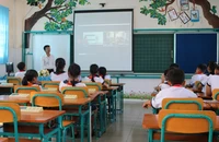 Có nên thưởng tiền cho học sinh?
