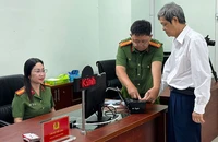 "Mong thủ tục nào cũng nhanh chóng như làm CCCD"