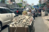Xe chở xà bần để rơi vãi xuống đường có bị phạt?