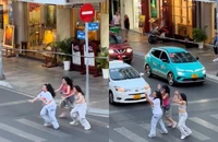 3 cô gái nhảy nhịp điệu sang đường, đúng hay sai?