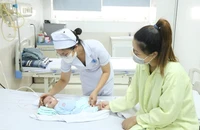 Lý do lãnh đạo TP Hải Phòng khen thưởng nữ điều dưỡng cứu sống bé bị sặc sữa