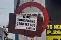 Dán quảng cáo lên cột tín hiệu giao thông bị xử phạt như thế nào?