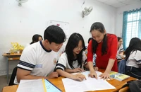 Miễn học phí cho con giáo viên: Cần xem xét kỹ!