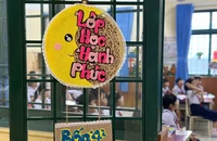 Thầy giáo trẻ với giờ học hạnh phúc 