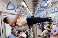 Từ vụ thanh niên tập thể dục trên tàu Metro: Cần phạt nặng những hành vi xấu