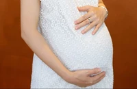 Phụ nữ độc thân sinh con bằng IVF và các vấn đề pháp lý cần biết