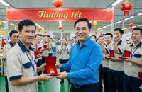 Nhận thưởng Tết bằng vàng, người lao động có phải đóng thuế thu nhập cá nhân?