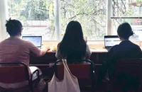 Khách để laptop 'giữ chỗ', nếu mất hoặc hư hỏng thì quán cà phê có phải bồi thường?