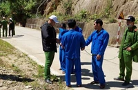 Bắt 7 người phá rừng đầu nguồn, có mang 2 khẩu súng 
