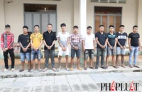 Bắt 8 thanh niên mang theo súng điện đi đòi nợ thuê