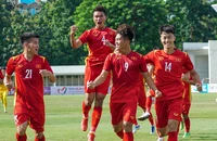 Chạy đua bàn thắng tìm vé bán kết