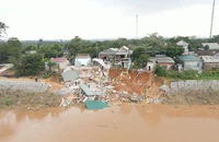 Trộm cát lộng hành, sông Thạch Hãn sạt lở nghiêm trọng