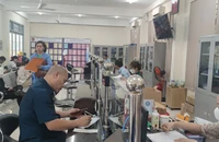 Có đăng ký kết hôn, khai sinh con mang họ mẹ được không?