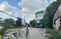 Dân thắc mắc về việc thu phí vận chuyển rác thải rắn