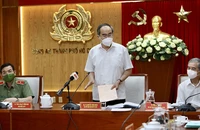 Từ trái qua: Thiếu tướng Lê Hồng Nam - Giám đốc Công an TP.HCM, GS-TS Nguyễn Thiện Nhân - ĐBQH khóa XV và ông Ngô Minh Châu - Phó Chủ tịch UBND TP.HCM tại hội thảo.