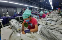 Tăng 6% lương tối thiểu vùng: Người lao động bớt gánh lo