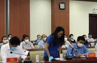 Cử tri Hà Thị Trang, đại diện người lao động, Công đoàn cơ sở Công ty TNHH MTV Daeyoung Electronics Vin, nêu vấn đề công nhân khó mua được nhà ở xã hội.