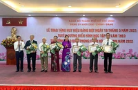 Học theo gương Bác là tự thấm trong lòng và biến thành những việc làm cụ thể hằng ngày.