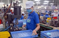 Việc gia hạn thuế nhằm giúp các doanh nghiệp vượt qua khó khăn do tác động của dịch COVID-19, khôi phục sản xuất, kinh doanh. 