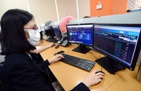 Hoạt động của thị trường vốn, chứng khoán cũng như giải pháp về xây dựng, phát triển thị trường tài chính lành mạnh, an toàn trong thời gian tới là một trong những vấn đề được quan tâm trong phiên chất vấn và trả lời chất vấn.