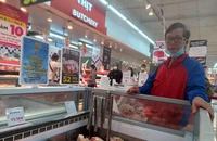 Giá gà tăng khiến sức mua trên thị trường giảm mạnh. 