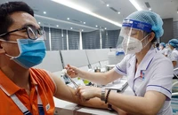 Người dân TP.HCM tiêm vaccine ngừa COVID-19.
