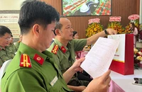 Niềm vui nhận được sổ hồng căn hộ của các cư dân tại TP Thủ Đức.