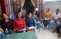 Các hộ ngư dân không được nhận tiền hỗ trợ đã khiếu nại đòi quyền lợi.
