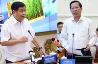 Bộ trưởng Bộ KH&ĐT Nguyễn Chí Dũng và Chủ tịch UBND TP.HCM Phan Văn Mãi phát biểu tại hội nghị.