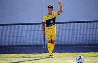 Quang Hải ra sân ở giữa hiệp 2 trong trận Pau FC thua 0-4.