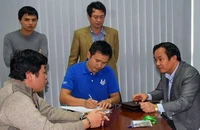 Đại tá Đặng Ngọc Sơn (bìa phải) trực tiếp thẩm vấn đối tượng Nguyễn Hoài Tâm.