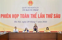 Chủ nhiệm Ủy ban Tư pháp Lê Thị Nga chủ trì phiên họp toàn thể lần thứ sáu để thẩm tra Pháp lệnh Xử phạt vi phạm hành chính đối với hành vi cản trở hoạt động tố tụng hôm 29-7. Ảnh: Quochoi