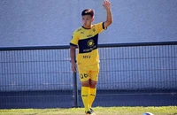 Quang Hải trong màu áo Pau FC rất mong được về khoác áo đội tuyển Việt Nam đá AFF Cup.