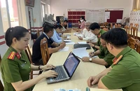 Công an làm việc với Trường iSchool Nha Trang vào ngày 18-11.