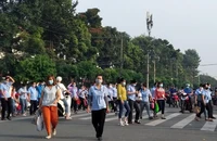 Thiếu vốn, đơn hàng sụt giảm sâu nhưng các công ty vẫn cố gắng xoay xở thưởng tết cho người lao động.