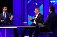 Rio Ferdinand (trái) trong vai trò bình luận viên nói rằng rất hào hứng khi những đội yếu đã thắng những đội mạnh.