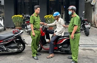 Công an phường Phạm Ngũ Lão tuần tra, phát hiện người đàn ông tàng trữ trái phép chất ma túy.