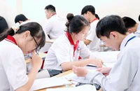 Một tiết học của học sinh lớp 12 Trường THPT Trần Nhân Tông, quận Bình Tân.
