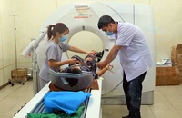 Bệnh nhân chụp CT scan tại BV Lê Văn Thịnh.
