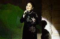 Nghệ nhân nhân dân Hồng Oanh cháy hết mình với làn điệu dân ca ví, giặm.