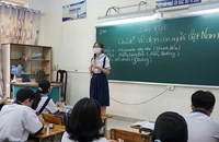 Bộ GD&ĐT yêu cầu cơ quan quản lý nhà nước về giáo dục không quy định nộp hoặc trình sổ hộ khẩu, sổ tạm trú giấy khi thực hiện thủ tục hành chính của ngành.